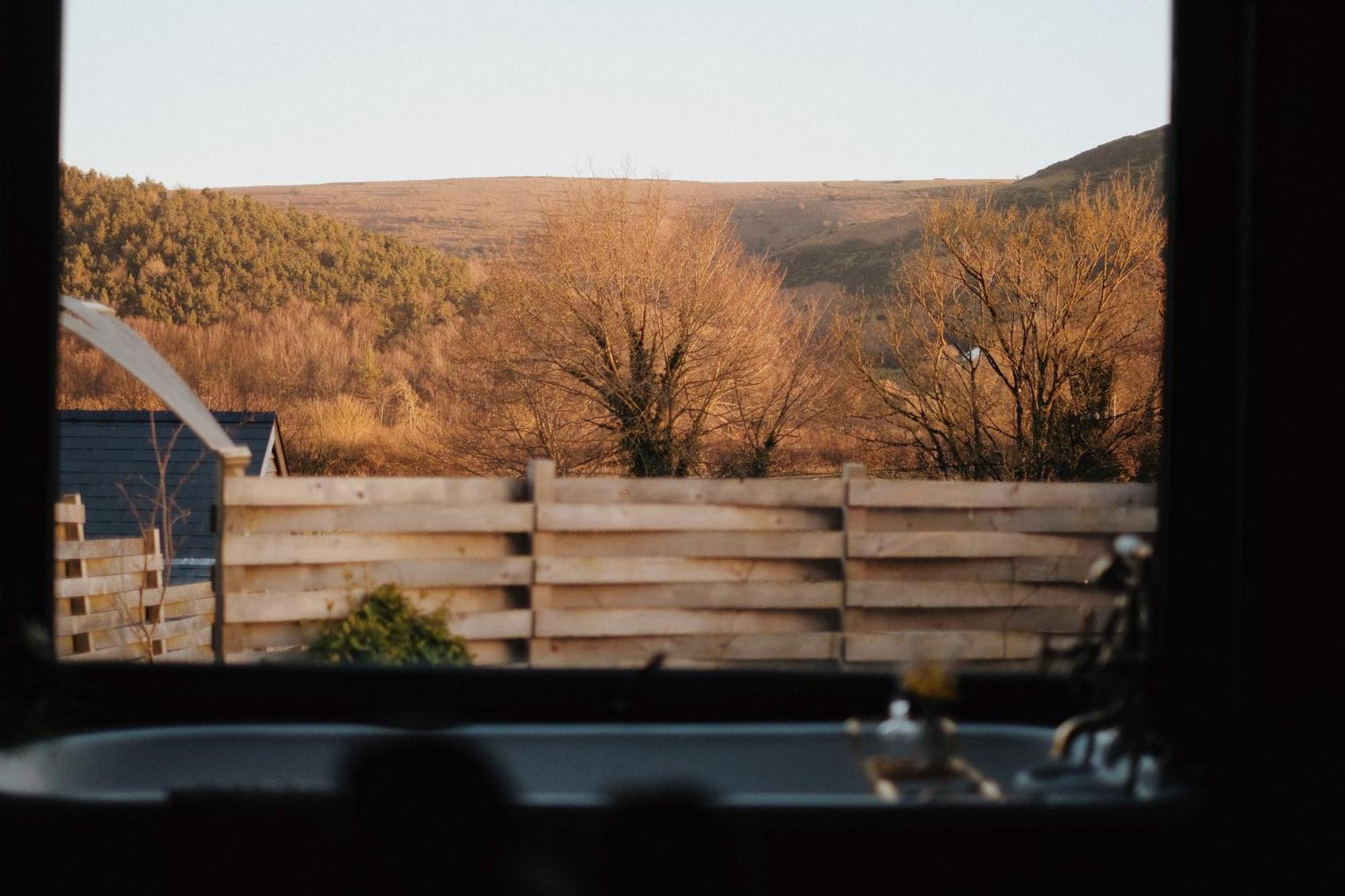 Presteigne Two Unique Cabins Wrapped In Beautiful Welsh Scenery מראה חיצוני תמונה